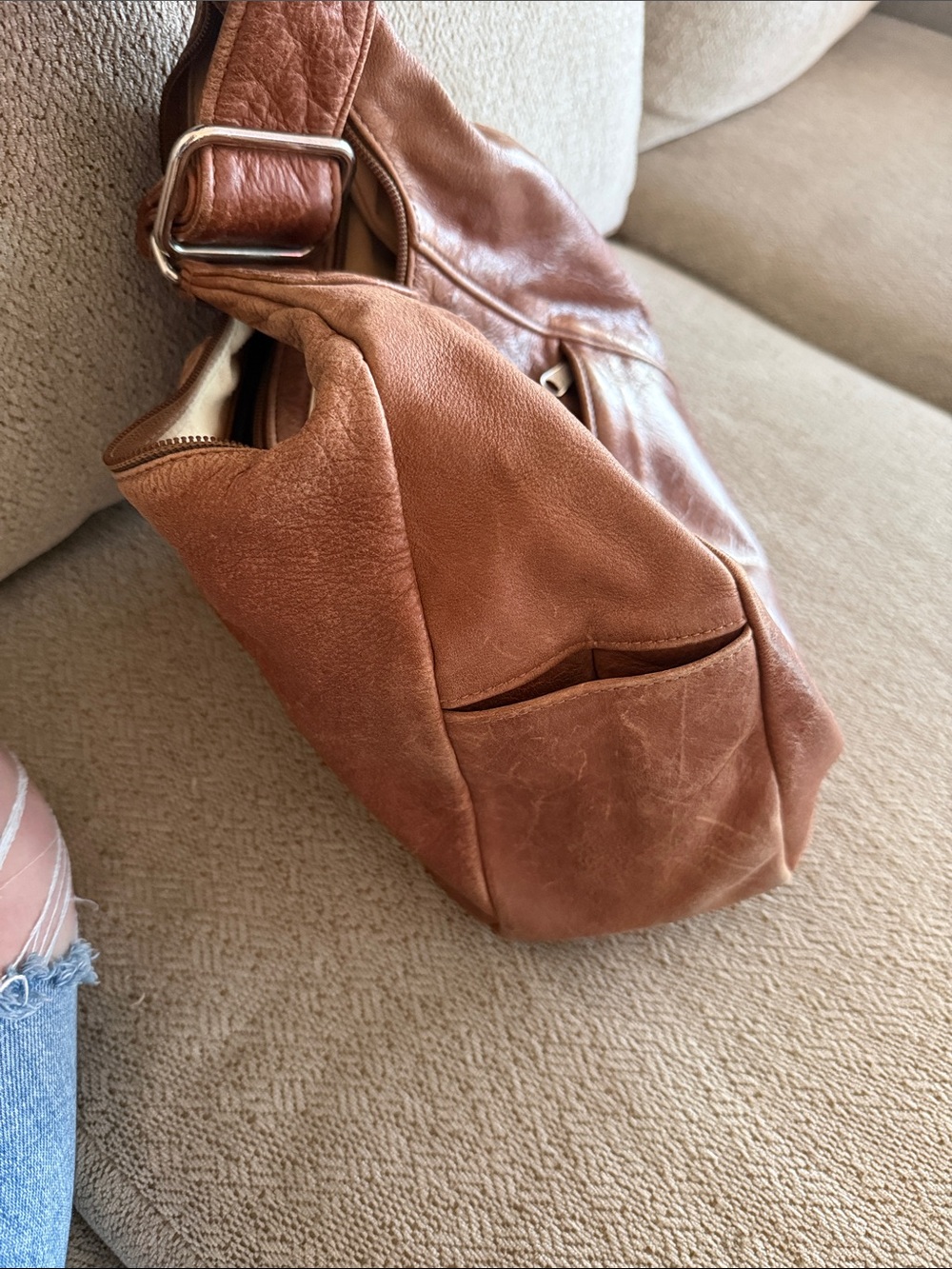 Everyday Leather Hobo Shoulder Bag in Brown - Picture 3 of 5